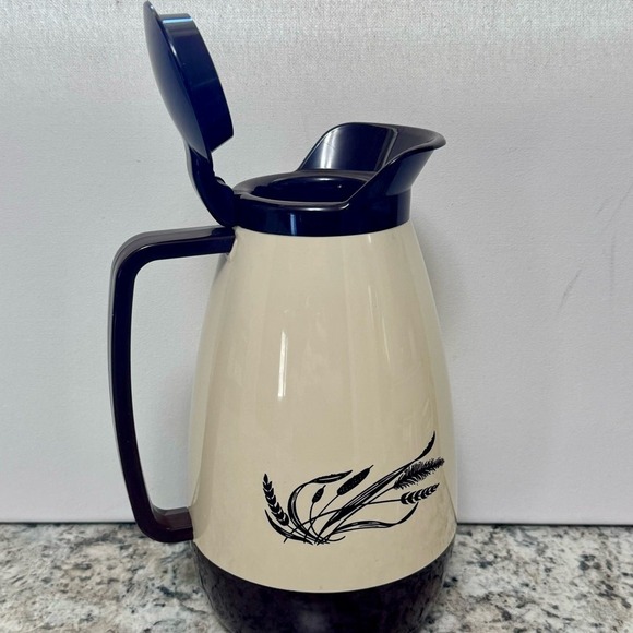 Thermo Serv Insulated Coffee Carafe Cream & Brown Vntg 1 Liter Rare Wheat Design - Picture 8 of 12